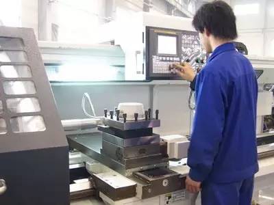 一個普通數控操作工的一天，說出來都是淚啊